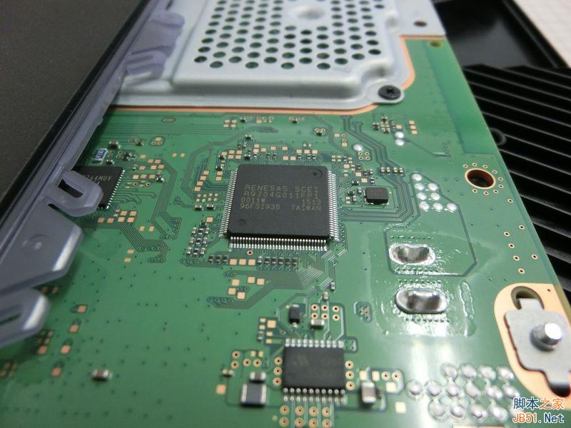 新版PS4完全拆解:偷工减料or工艺升级?