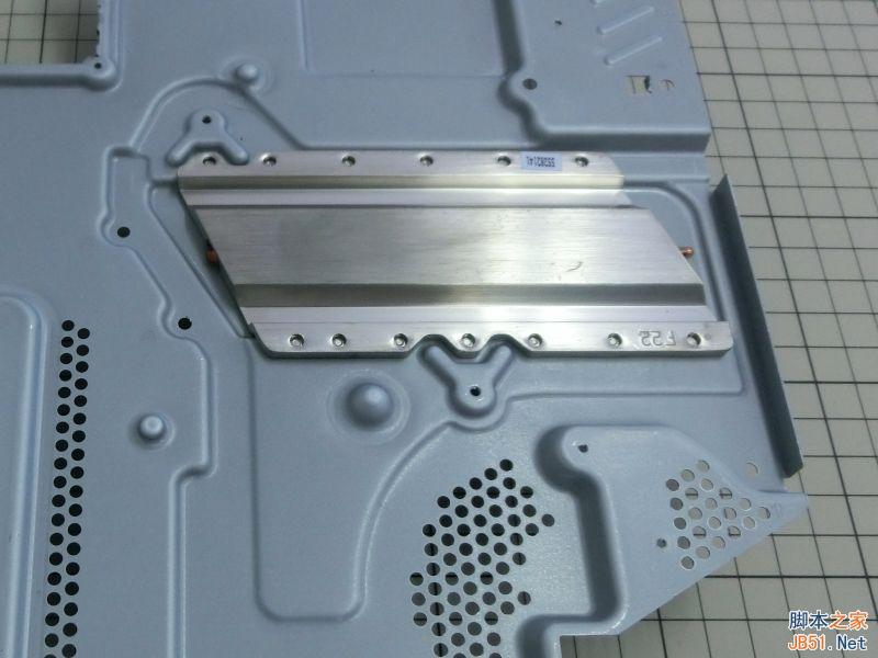 新版PS4完全拆解:偷工减料or工艺升级?