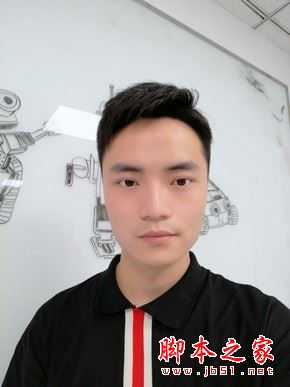 室内自拍（左：HUAWEI nova 2）