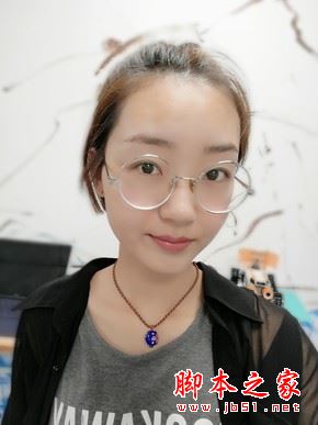 背景虚化自拍（左：HUAWEI nova 2）