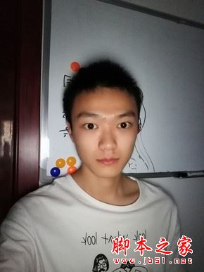 暗光拍摄样张（左：HUAWEI nova 2）