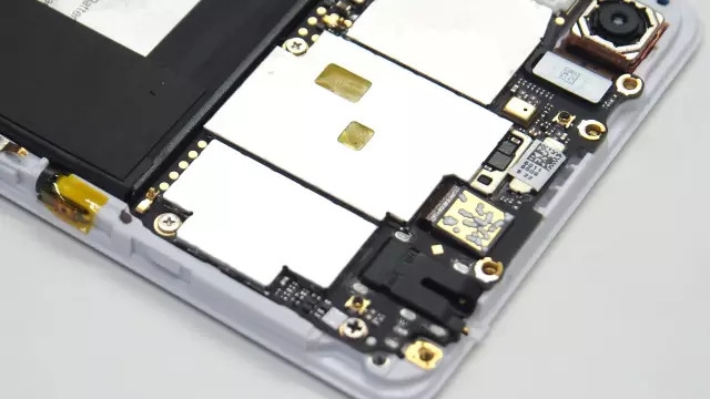 OPPO R7真机拆解：难度大/做工细/用料足