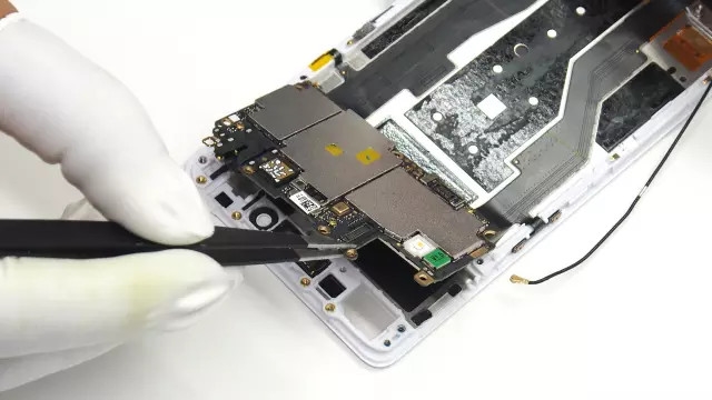 OPPO R7真机拆解：难度大/做工细/用料足