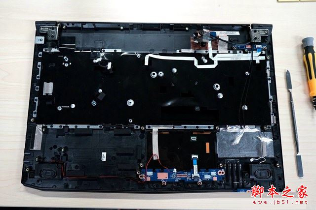 雷神911SE内部做工怎么样?雷神911SE笔记本拆机图解评测