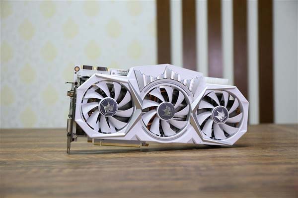 影驰GTX1080Ti名人堂限量版开箱图赏 颜值爆表!