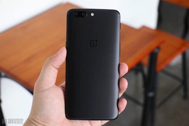 荣耀9和一加5买哪个好？一加手机5与华为荣耀9性能/外观/系统/拍照区别对比评测