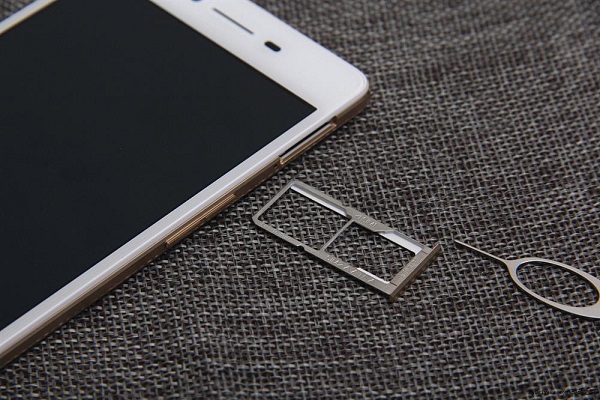 OPPO R7手机SIM卡安装教程