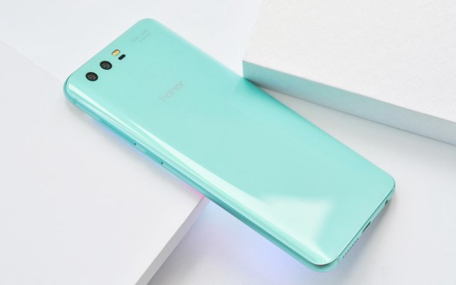 荣耀9知更鸟蓝和普通版哪个好？华为荣耀9知更鸟蓝真机图赏