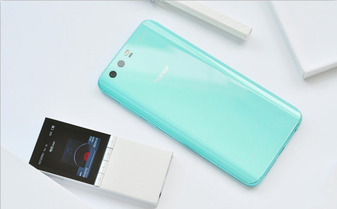 荣耀9知更鸟蓝和普通版哪个好？华为荣耀9知更鸟蓝真机图赏