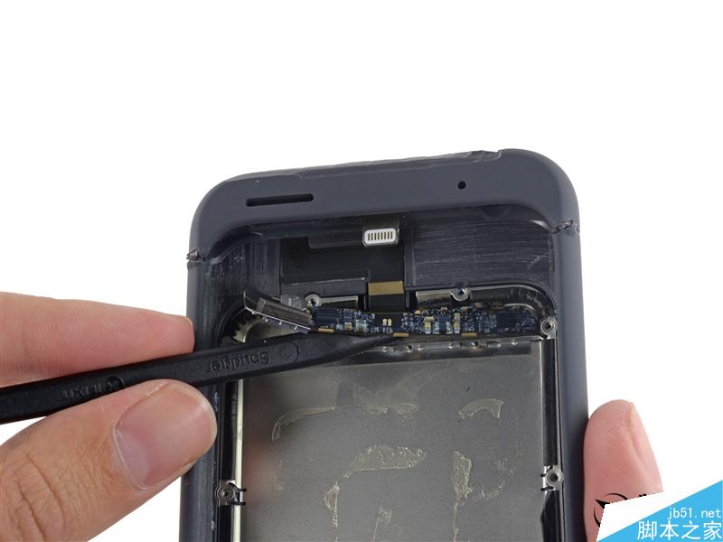 iPhone 6S充电保护壳拆解:乔布斯死不瞑目!