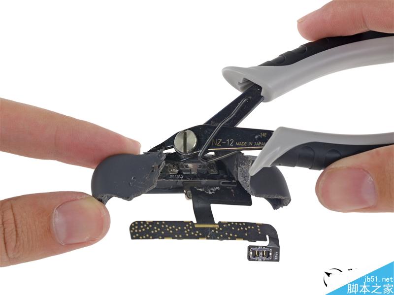 iPhone 6S充电保护壳拆解:乔布斯死不瞑目!