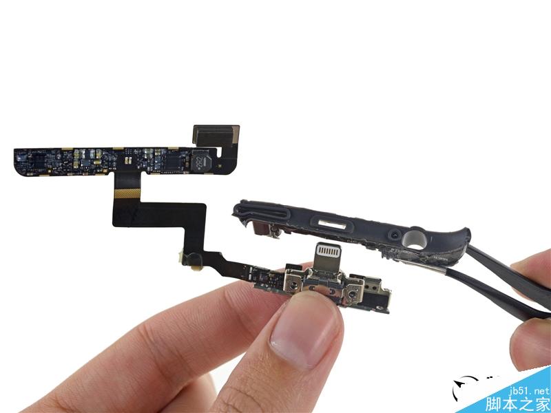 iPhone 6S充电保护壳拆解:乔布斯死不瞑目!