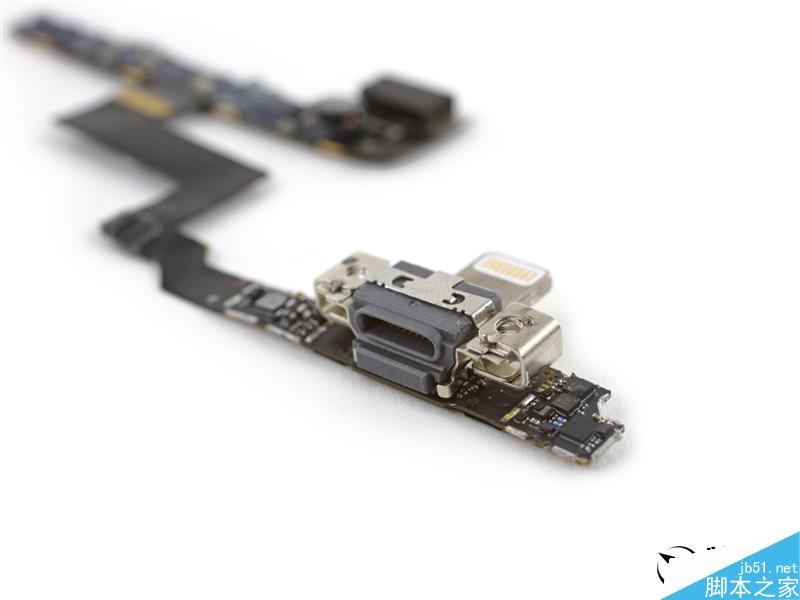 iPhone 6S充电保护壳拆解:乔布斯死不瞑目!