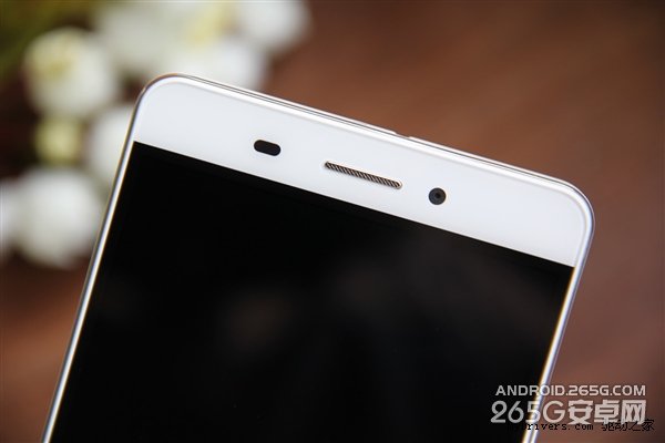 6020毫安！金立M5图赏：全球第一电量手机