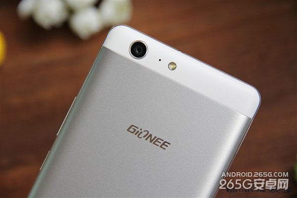 6020毫安！金立M5图赏：全球第一电量手机