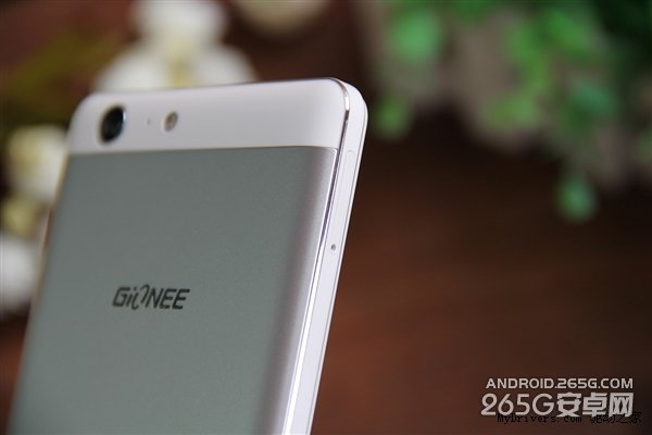 6020毫安！金立M5图赏：全球第一电量手机