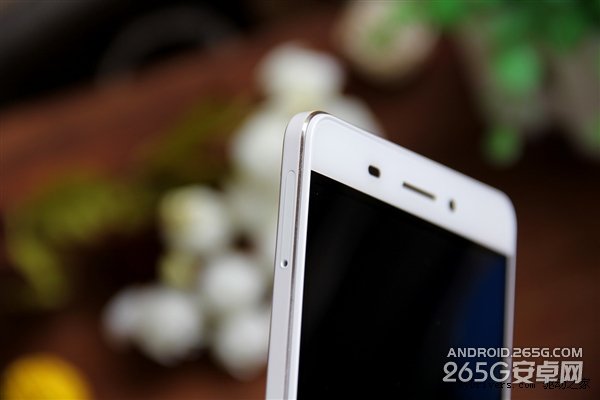 6020毫安！金立M5图赏：全球第一电量手机