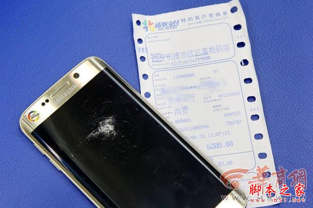 三星不是诺基亚 网友拿三星手机砸核桃结果碎了