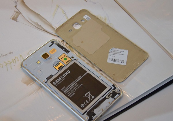 三星Galaxy J图赏5.jpg