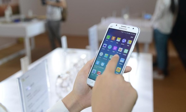 三星Galaxy J图赏6.jpg