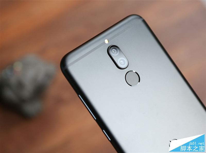 HUAWEI 麦芒6首发评测：华为第一款全面屏+4镜头手机