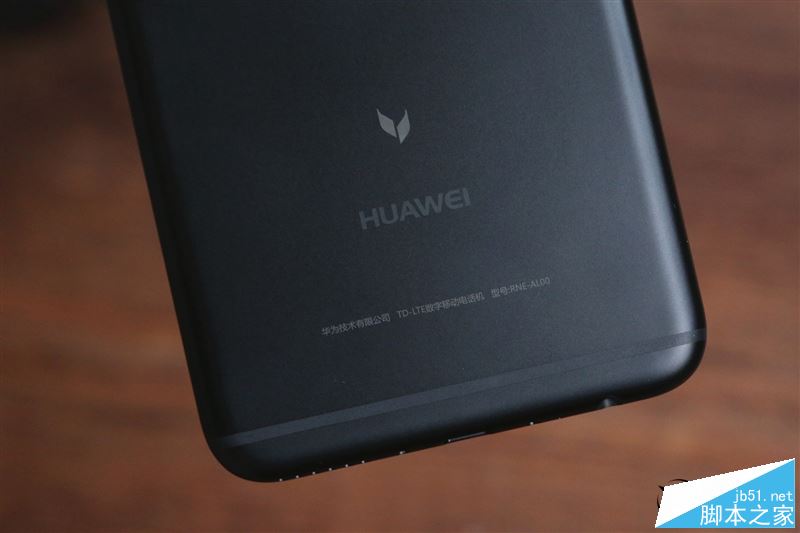 HUAWEI 麦芒6首发评测：华为第一款全面屏+4镜头手机