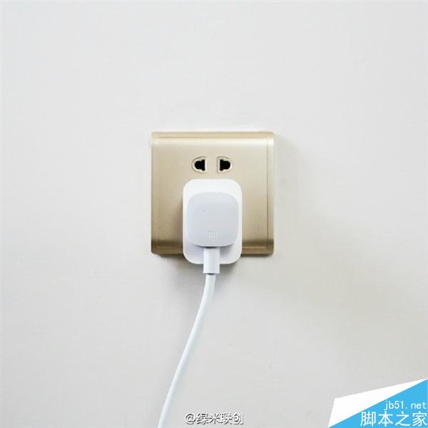 小米智能插座紫蜂版发布:苗条的“A4腰”