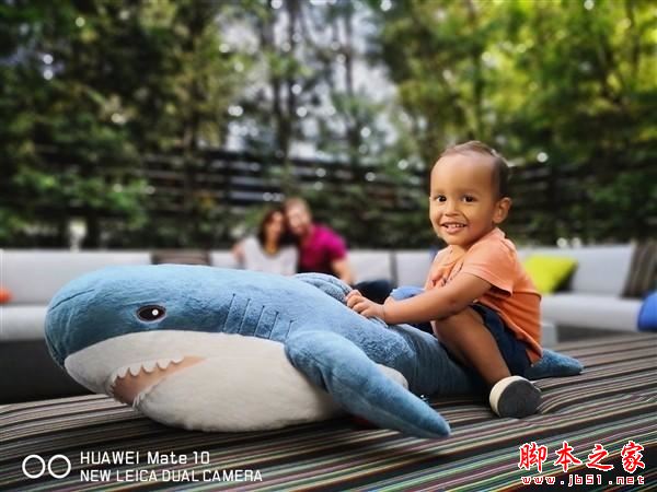 华为Mate10和iPhone8 Plus哪个好？苹果8Plus和华为Mate10外观性能拍照对比评测