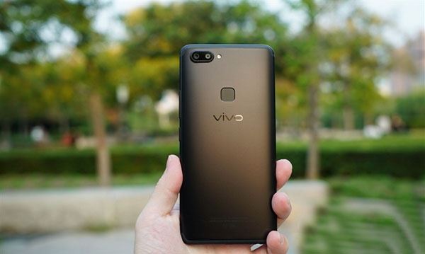 OPPO R11s和vivo X20哪个值得买？vivo X20和OPPO R11s配置外观拍照续航区别对比