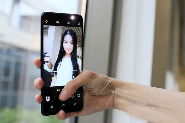 OPPO R11s和vivo X20哪个值得买？vivo X20和OPPO R11s配置外观拍照续航区别对比