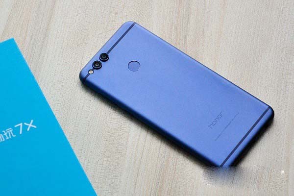 坚果Pro2和荣耀畅玩7X哪个好？荣耀7X与坚果Pro2区别对比