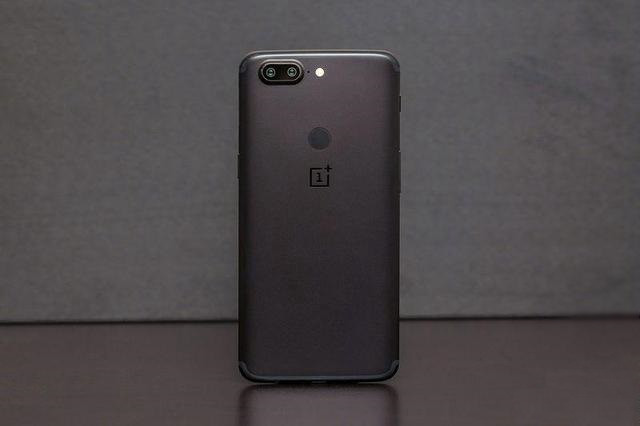 一加5T值得购买吗? 一加5T对比一加5有哪些升级？