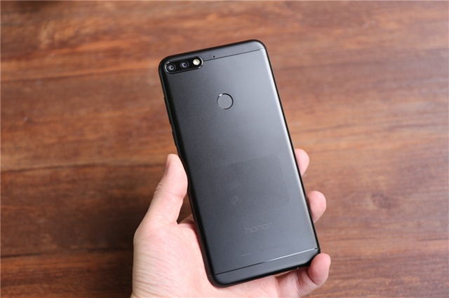 荣耀畅玩7C值得买吗？荣耀畅玩7C评测