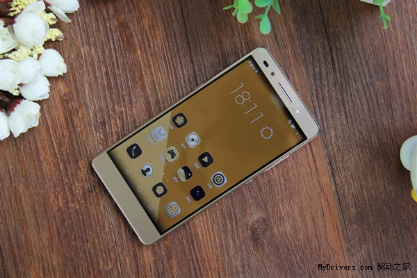 华为Mate 7附体！1999元荣耀7开箱图赏