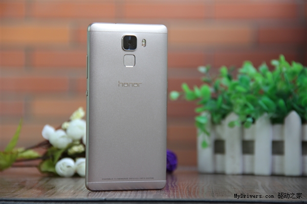 华为Mate 7附体！1999元荣耀7开箱图赏