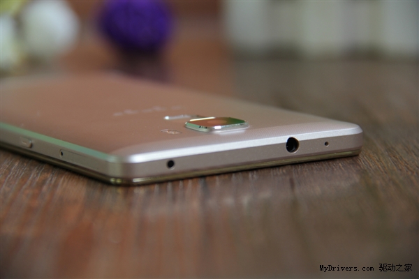 华为Mate 7附体！1999元荣耀7开箱图赏