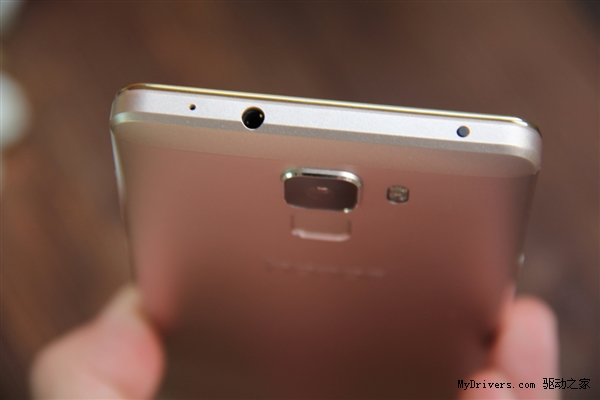 华为Mate 7附体！1999元荣耀7开箱图赏