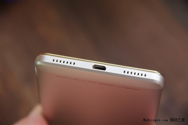 华为Mate 7附体！1999元荣耀7开箱图赏