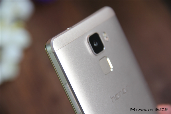 华为Mate 7附体！1999元荣耀7开箱图赏