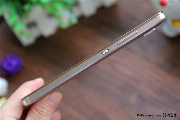 华为Mate 7附体！1999元荣耀7开箱图赏