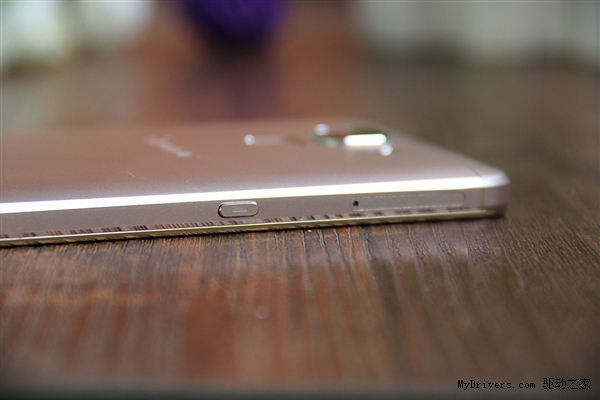 华为Mate 7附体！1999元荣耀7开箱图赏