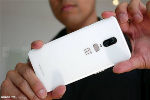 一加6真机抢先图赏 三种配色，玻璃机身