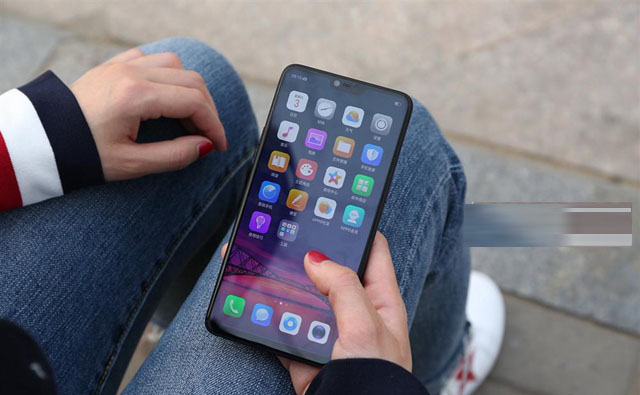 双摄像头手机买哪个 荣耀10、OPPO R15和vivo X21手机推荐