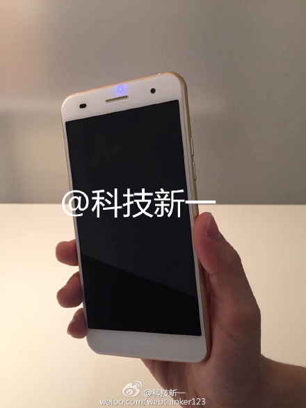 电池大亮！蓝魔手机真机首曝：iPhone 6看醉