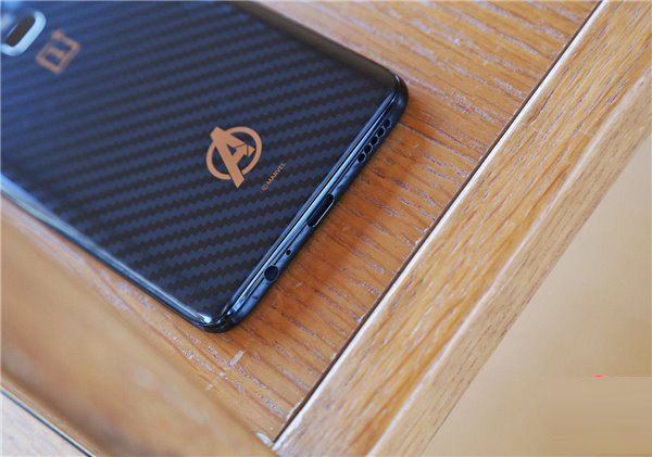 一加6复联版开箱图赏：随处可见的复联元素