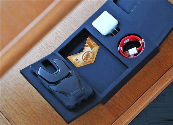 一加6复联版开箱图赏：随处可见的复联元素