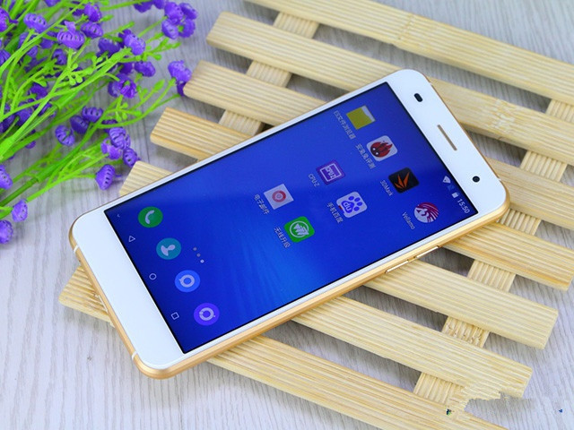 比亚迪电池+2.5D屏 蓝魔Mos1售价1999元 