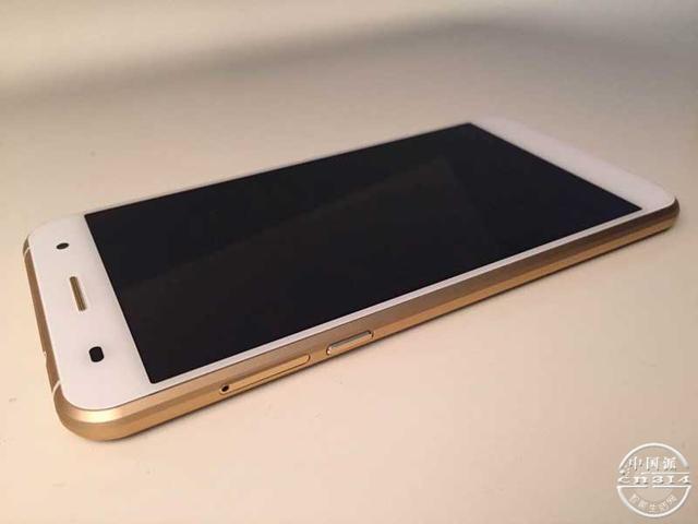 蓝魔真机谍照曝光 用心诠释美的含义