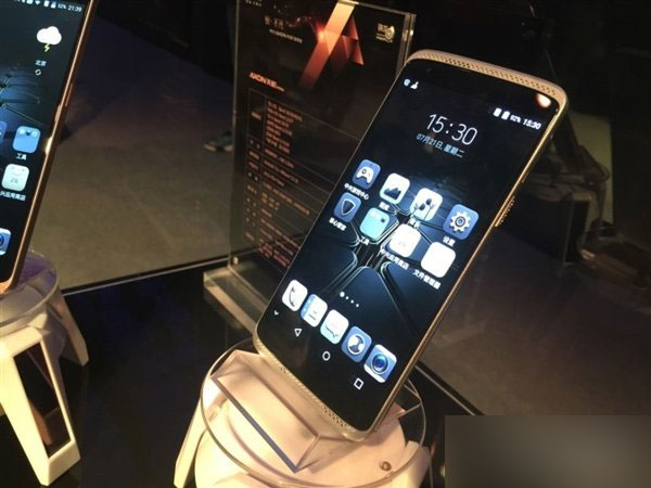 高端大气上档次!中兴新旗舰真机图赏