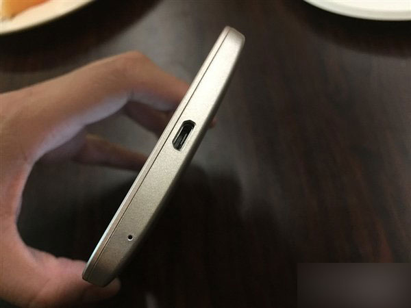 高端大气上档次!中兴新旗舰真机图赏